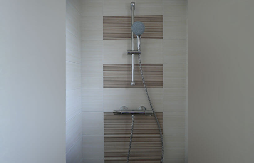 Maisons_GEM_CONTEMPORAINE_ETAGE_CRAPONNE_RHONE_DOUCHE