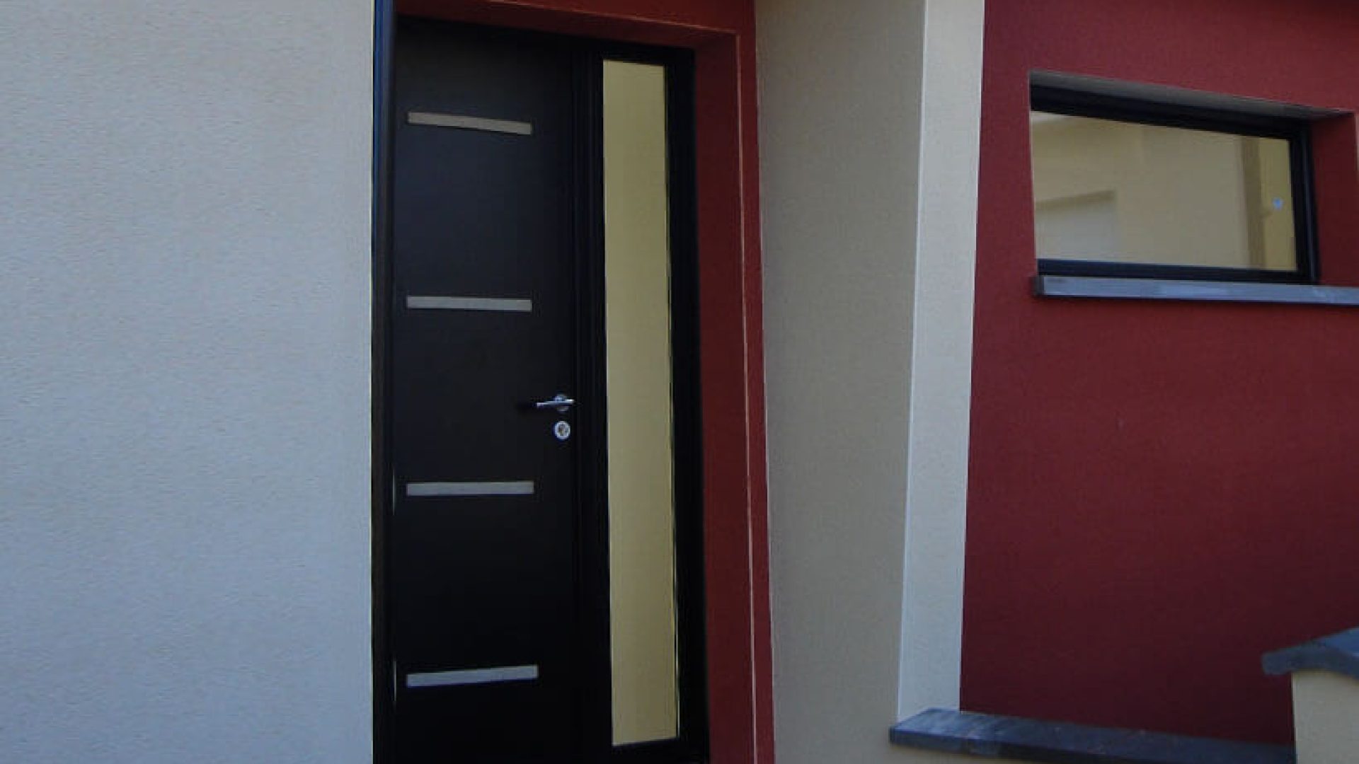 MAISONS_GEM_CONSTRUCTION_CONTEMPORAINE_PLAIN_PIED_SAINT_BONNET_DE_MURE_RHONE_ENTREE